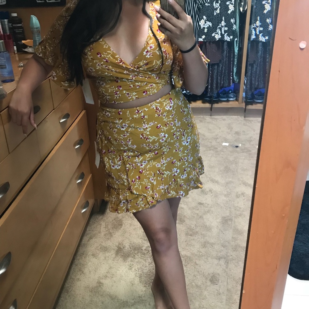 *1 LEFT* Honeytrap Floral Set - Picture 8 of 8